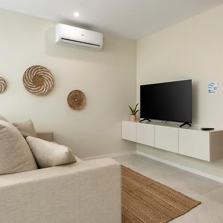 41 - Private Airport, And Center Guest house Faro